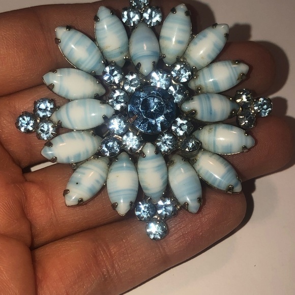 𝅺vtg Juliana DE Blue Stripe Milk Glass Rhinestone Flower Brooch 2” Confirmed - Picture 5 of 10